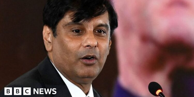 Arshad Sharif: Mystery over killing of Pakistani journalist in Kenya – BBC