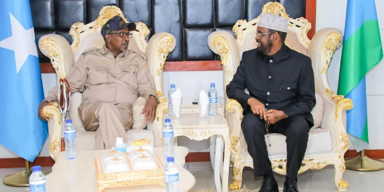 Wasiirka Difaaca Kenya Aadan Barre Ducaale oo gaaray Magaalada Kismaayo Wasiirka Difaaca Kenya Aadan Barre Ducaale oo gaaray Magaalada Kismaayo