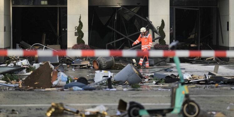 Germany: Huge Berlin aquarium bursts, releases flood of fish Germany: Huge Berlin aquarium bursts, releases flood of fish