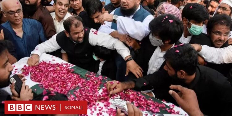 Su’aalaha ku gedaaman saxafigii reer Pakistan ee lagu dilay Kenya Su’aalaha ku gedaaman saxafigii reer Pakistan ee lagu dilay Kenya