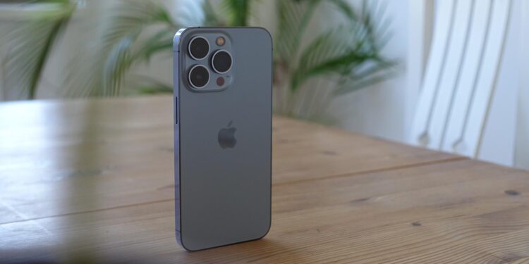 iOS 16.2 brings 5G Support for iPhones in Kenya iOS 16.2 brings 5G Support for iPhones in Kenya