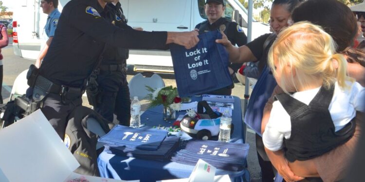 Coffee, treats, conversation and even bike helmets served up at Newport Beach Police Department’s Mobile Café Coffee, treats, conversation and even bike helmets served up at Newport Beach Police Department’s Mobile Café