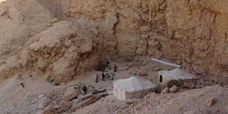 British archaeologists find Egyptian tomb of royal woman dating to Nefertiti’s reign | Science | News British archaeologists find Egyptian tomb of royal woman dating to Nefertiti’s reign | Science | News