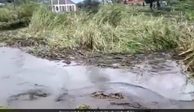 Old Video Shows Scary Sinkhole In Kenya Swallowing Everything In Its Path Old Video Shows Scary Sinkhole In Kenya Swallowing Everything In Its Path