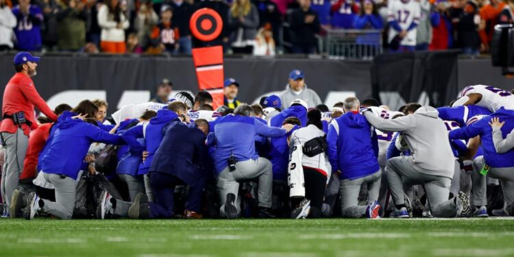 Bills vs. Bengals updates: ‘Monday Night Football’ game suspended after Buffalo safety Damar Hamlin suffers cardiac arrest Bills vs. Bengals updates: ‘Monday Night Football’ game suspended after Buffalo safety Damar Hamlin suffers cardiac arrest