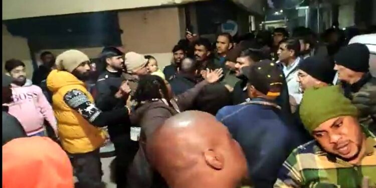 Mob attacks Delhi Police after they detain Nigerians for ‘overstaying’