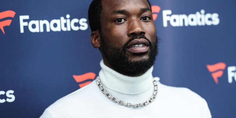 Meek Mill apologizes for filming a music video in Ghana’s presidential palace Meek Mill apologizes for filming a music video in Ghana’s presidential palace