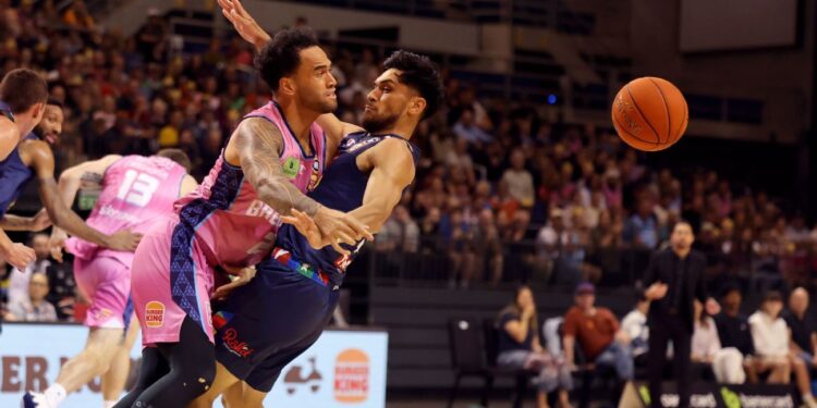 NBL Rd 15 Bench vets lead as Melbourne United beat New Zealand Breakers