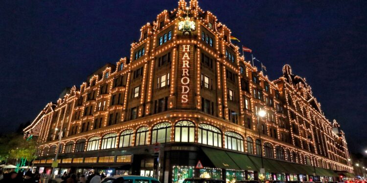 Harrods: Man stabbed during fight in London department store | UK News Harrods: Man stabbed during fight in London department store | UK News