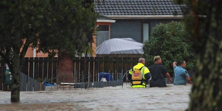 2 dead, 2 missing as rain pounds New Zealand’s biggest city 2 dead, 2 missing as rain pounds New Zealand’s biggest city