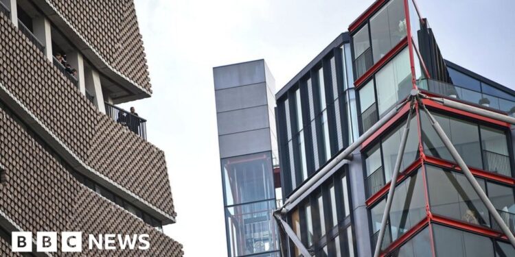 Tate Modern: Flat owners win viewing platform privacy case – BBC