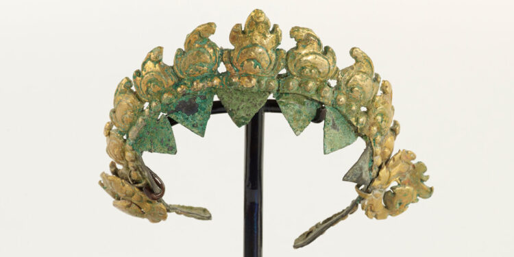 Cambodia Says It Has Recovered Looted Gold Jewelry Once Worn by Royals Cambodia Says It Has Recovered Looted Gold Jewelry Once Worn by Royals