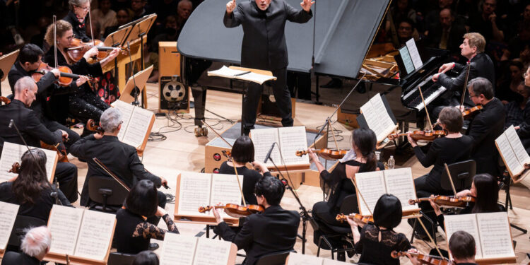 Review: Jaap van Zweden Returns to a Changed Philharmonic Review: Jaap van Zweden Returns to a Changed Philharmonic